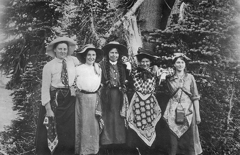 women in the sierra