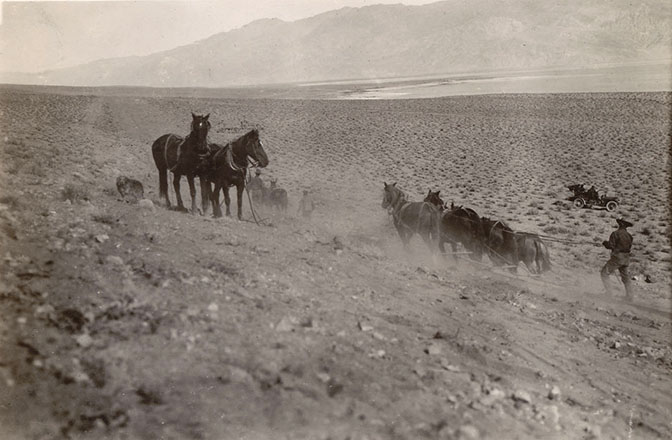 road in owens valley